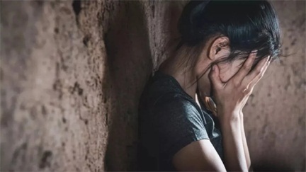 *फार्महाउस में युवती से सामूहिक दुष्कर्म*