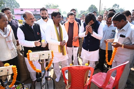 *जिले मे आज से धान खरीदी शुरू, झालखम्हरिया केंद्र में कैबिनेट मंत्री खुशवंत साहेब एवं विधायक द्वय योगेश्वर राजू सिन्हा, एवं संपत अग्रवाल की उपस्थिति में हुआ शुभारंभ*