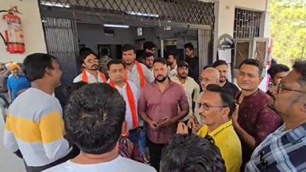 *साहू समाज और हिंदू संगठन ने पुलिस चौकी में किया हंगामा*