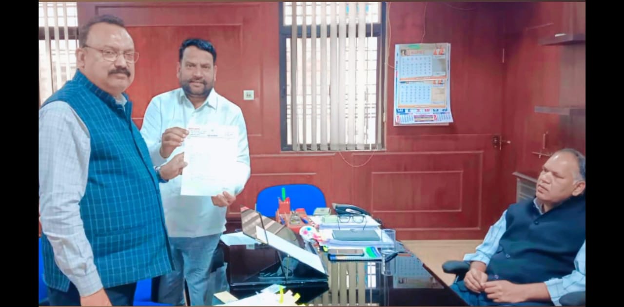 *रायपुर,,बीरगांव निगम के अधिकारी BLO पर दबाव बनाकर बचे हुये फार्म को फर्जी पंचनामा बनाकर वापस जमा कराया जा रहा है।*