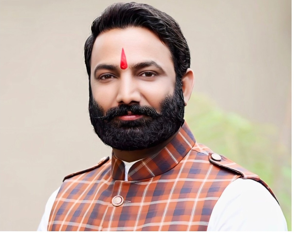 *रायपुर,,वीरेंद्र सिंह तोमर को रायपुर पुलिस ने ग्वालियर से किया गिरफ्तार*