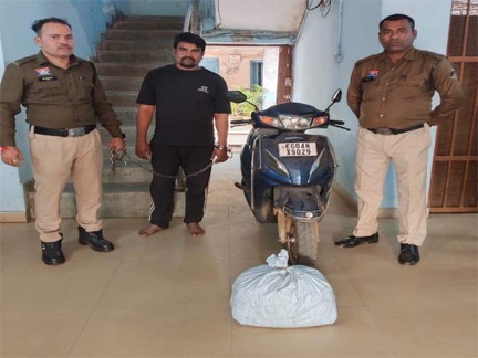 *गांजा तस्कर के डिक्की से निकला 2 मॉनिटर-लिजर्ड*