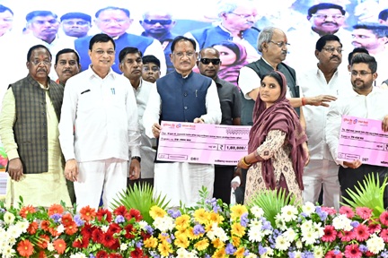 *रायपुर,, सुशासन, संवेदना और सुरक्षा : श्रमिक हित में छत्तीसगढ़ सरकार के दो वर्ष*