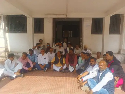 *रायपुर,,कांग्रेस ने SP ऑफिस के बाहर दिया धरना*
