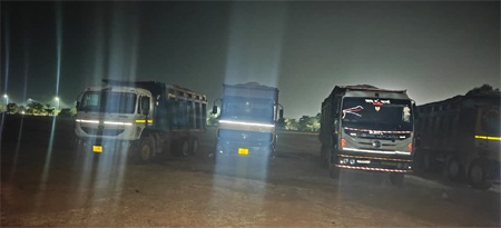 *रायपुर,रातभर नाकेबंदी कर खनिज विभाग ने 8 हाईवा किए जब्त*