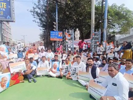 *रायपुर,,कांग्रेस मनरेगा का नाम बदलने के खिलाफ सड़कों पर*