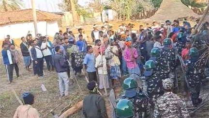 *दफनाया गया शव कब्र से बाहर निकाला, हिंसक झड़प के बाद इलाके में धारा 144 लागू*