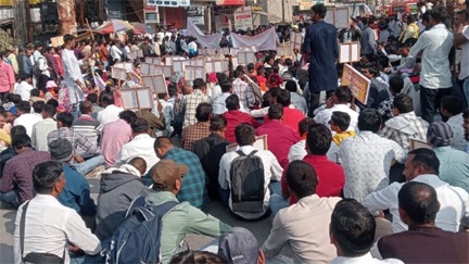 *छत्तीसगढ़ पार्टी के अध्यक्ष अमित बघेल का सरेंडर, देवेंद्र नगर थाने में भारी पुलिस बल तैनात*