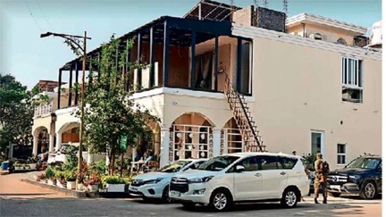 *आयकर विभाग के छापे कारोबारियों के ठिकानों से सात करोड़ रुपये बरामद*