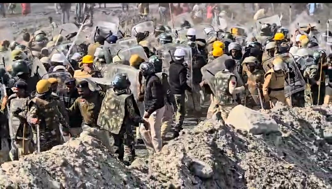 *ग्रामीणों पर लाठीचार्ज और आंसू गैस के गोले छोड़ने की तीखी निंदा,,*