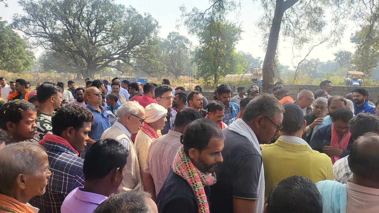 *रायपुर,,भाजपा नेता आलोक पांडे शामिल हुए अमित बघेल की माताजी की अंत्येष्टि में,गणेश तिवारी की रिपोर्ट*