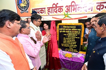 *वित्त मंत्री ओ.पी. चौधरी शासकीय लक्ष्मणेश्वर स्नातकोत्तर महाविद्यालय खरौद के हीरक जयंती समारोह में हुए शामिल*