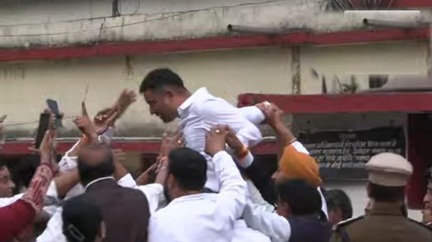 *जेल से रिहा हुए चैतन्य बघेल, कांग्रेस कार्यकर्ताओं ने किया जोरदार स्वागत*