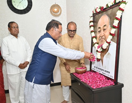 *मुख्यमंत्री विष्णु देव साय ने स्वर्गीय श्याम सुन्दर अग्रवाल को दी श्रद्धांजलि*