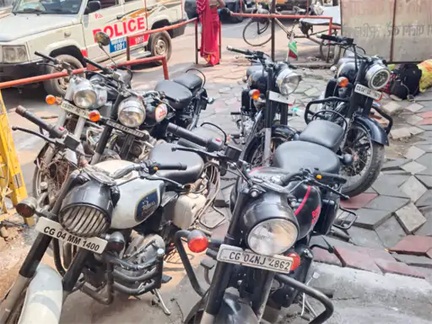 *मोडिफाई साइलेंसर पर पुलिस की कार्रवाई, 65 बुलेट जब्त*