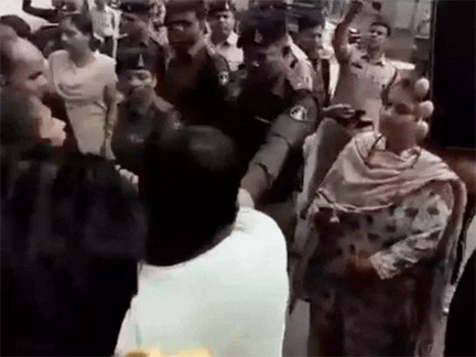 *CAF कैंडिडेट्स का प्रदर्शन, पुलिस से हुई धक्का-मुक्की*