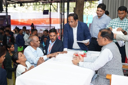 *मुख्यमंत्री विष्णु देव साय के निर्देश पर लकवाग्रस्त महिला को तुरंत मंजूर हुए 5 लाख रुपए*