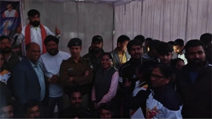 *यूथ गेम्स में बड़ी लापरवाही, खिलाड़ियों को अंधेरे में बांटे पुरस्कार*