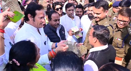 *खाद्य मंत्री को चूहे का पिंजरा देने पहुंची थी कांग्रेस*