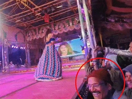 *BJP नेता ने ‘सनी लियोनी’ को दी फ्लाइंग KISS…*