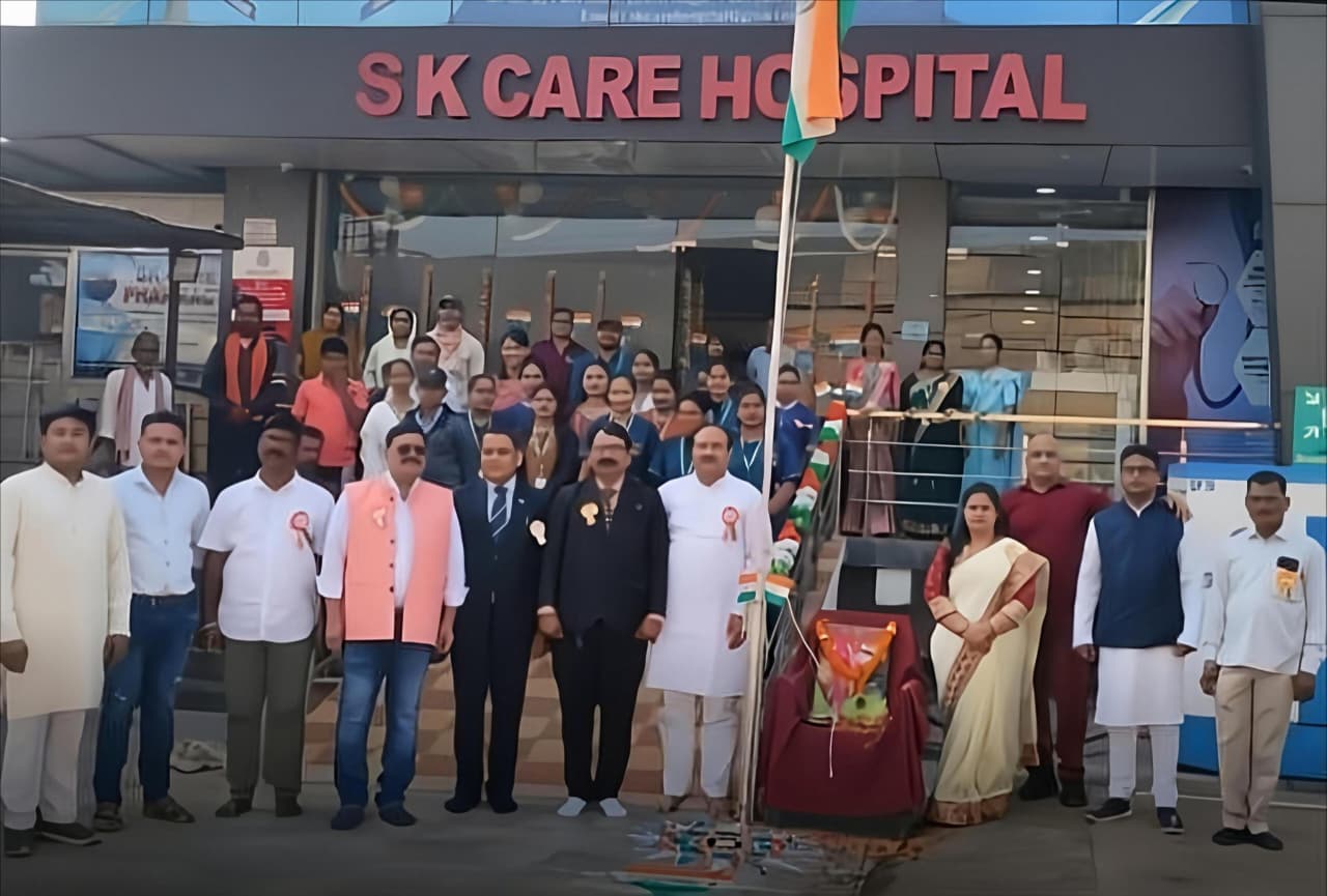 *रायपुर,,गणतंत्र दिवस के अवसर पर एस के केयर हॉस्पिटल में ध्वजारोहण पश्चात राष्ट्र गान और सांस्कृतिक कार्यक्रम किया गया*