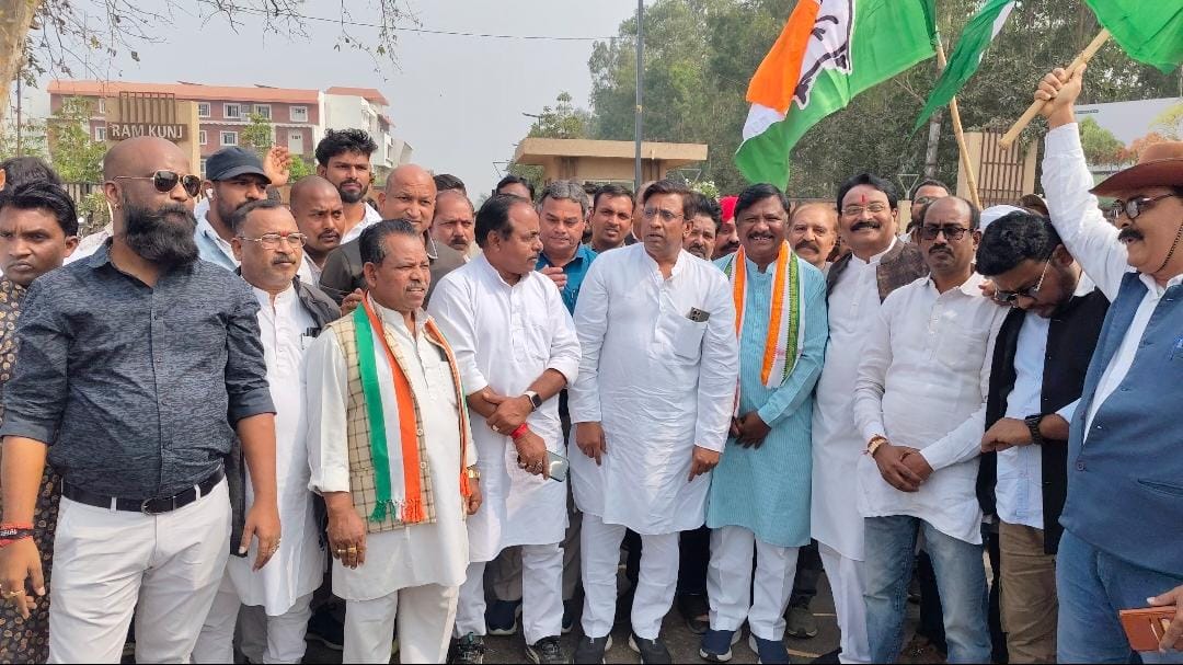 *रायपुर,,लगातार चाकू बाजी के विरोध में मुजगहन थाने का कांग्रेसजनों द्वारा घेराव किया गया*