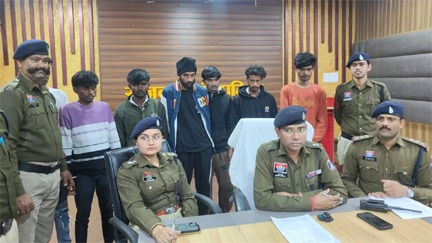 *बंद गुमटी से नशे का कारोबार, सात आरोपी गिरफ्तार*