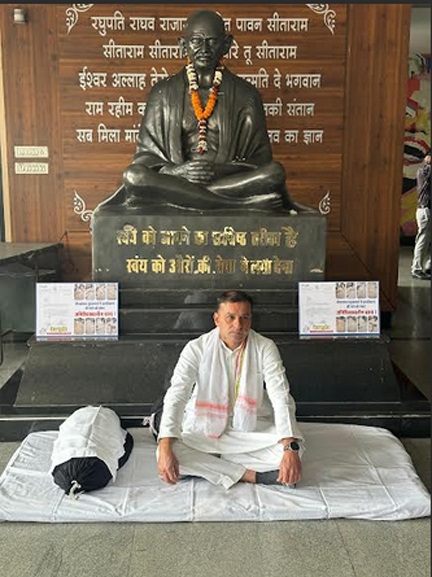 *’’रायपुर,शहीद हवलदार अब्दुल हमीद वार्ड 35 के पार्षद शेख मुशीर का अनिश्चितकालीन धरना,महापौर,कमिश्नर के प्रतिनिधि के आश्वासन के बाद धरना स्थगित’’*