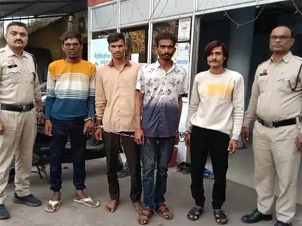 *रायपुर में एक रात में 162 वारंटी पकड़े गए*