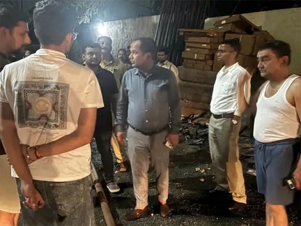 *फाफाडीह में इलेक्ट्रॉनिक गोदाम में भड़की आग*