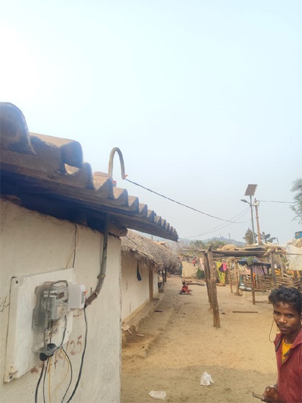 दशकों के अंधेरे से उजियारे में आया गारपा, नियद नेल्लानार योजना से पहली बार घर-घर पहुँची बिजली