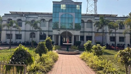 *छत्तीसगढ़ में प्रशासनिक सख्ती: अनुपस्थित अधिकारियों को नोटिस, बायोमैट्रिक से ही मिलेगा वेतन*