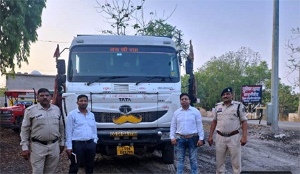 * रेत के अवैध परिवहन पर बड़ी कार्रवाई, 6 हाइवा और 3 ट्रैक्टर जब्त*