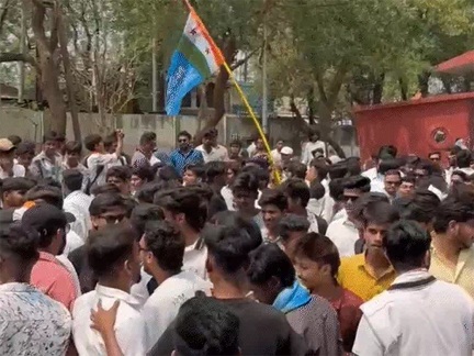 *छात्र संघ चुनाव में गड़बड़ी पर NSUI का विरोध प्रदर्शन*